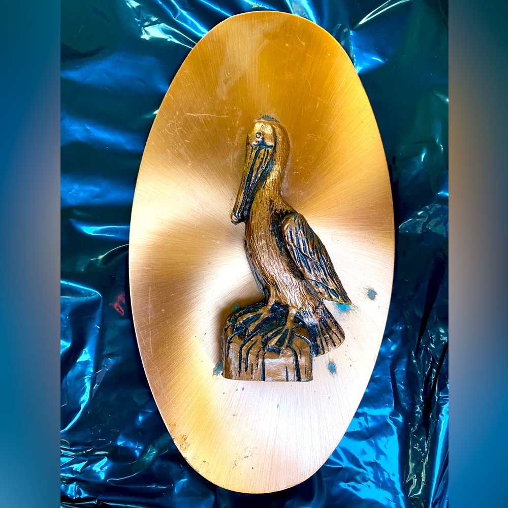 Vintage 1990s copper pelican wall plaque in a 3D coastal (MCM)